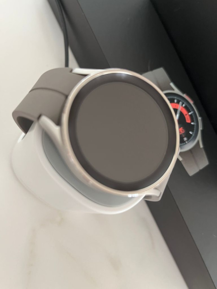 갤럭시워치5프로 45mm 티타늄그레이+거치대세트--2