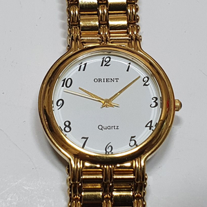 오리엔트 남성용 금장 손목시계 전시품 판매합니다.