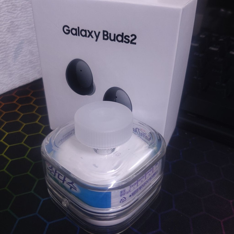 갤럭시 버즈 2 + 삼다수 케이스 [ 4번 착용 새상품--1