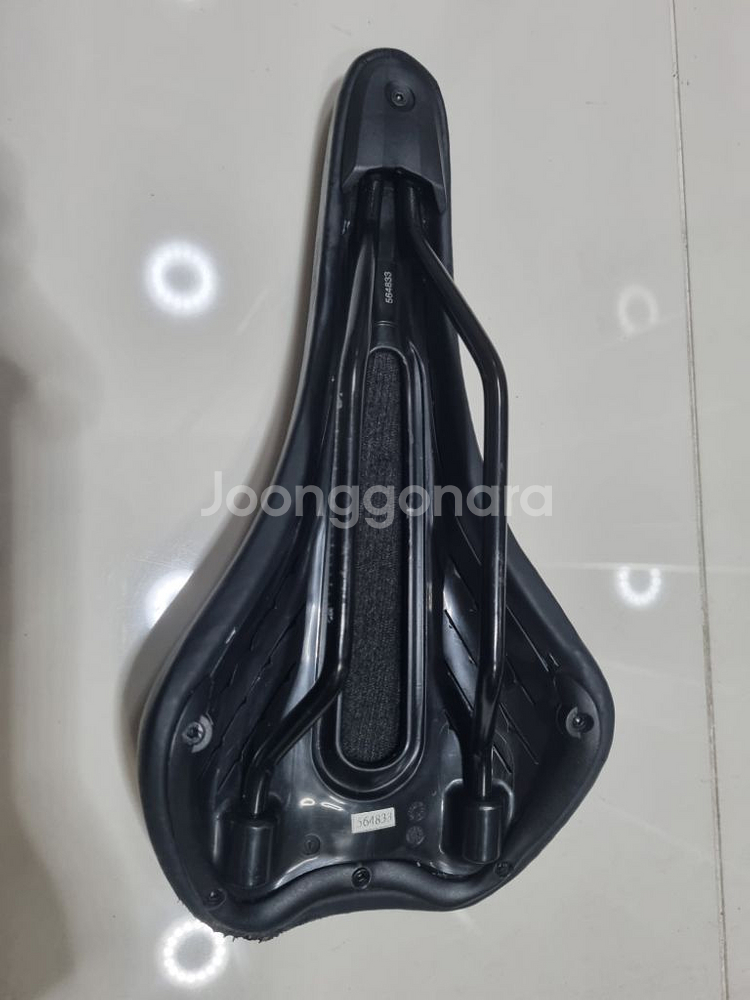 트렉 본트래거 자전거 안장--1