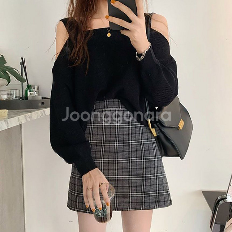 분위기있는 여리여리한 루즈핏 어깨트임 니트탑 티셔츠--0