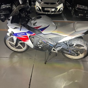 cbr125r 건담 14년식 (개인)