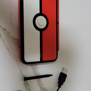 닌텐도 new2ds xl 포켓볼 에디션 팝니다