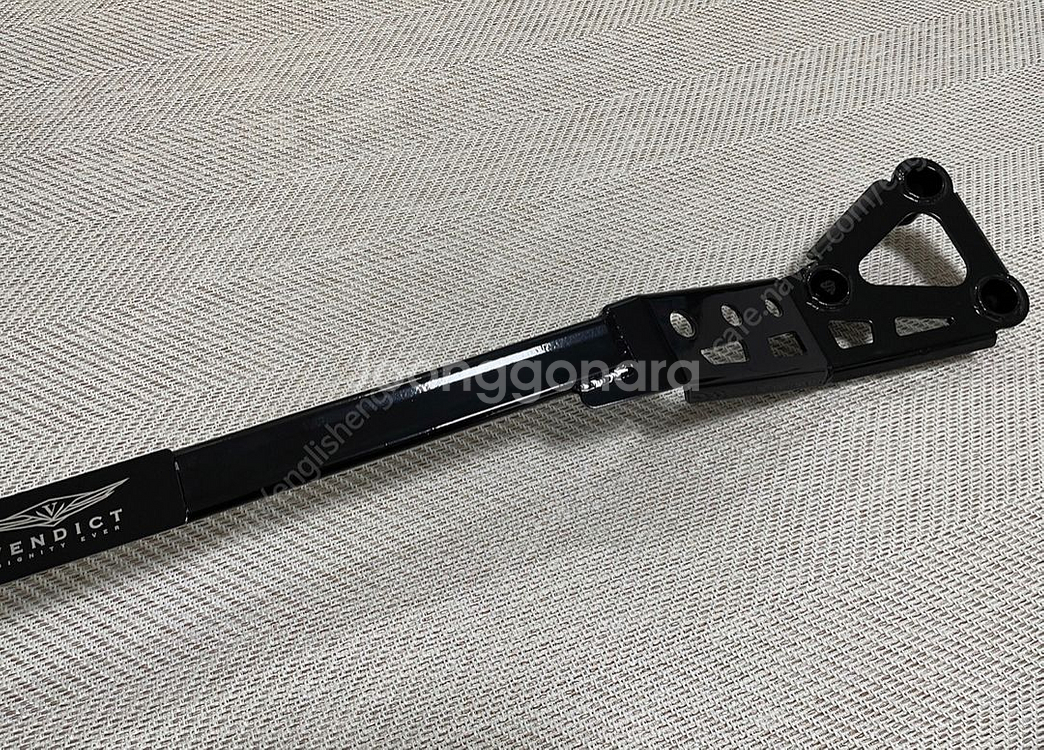 쏘렌토 MQ4 전용 벤딕트 스트럿바 팝니다.--3