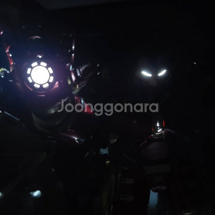 핫토이 아이언맨 헐크버스터 디럭스 판매합니다--7