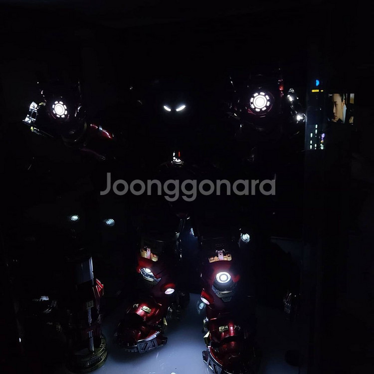 핫토이 아이언맨 헐크버스터 디럭스 판매합니다--6