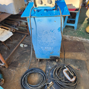 고장없고 내구성좋은 고가의 DC아크 용접기 팝니다.