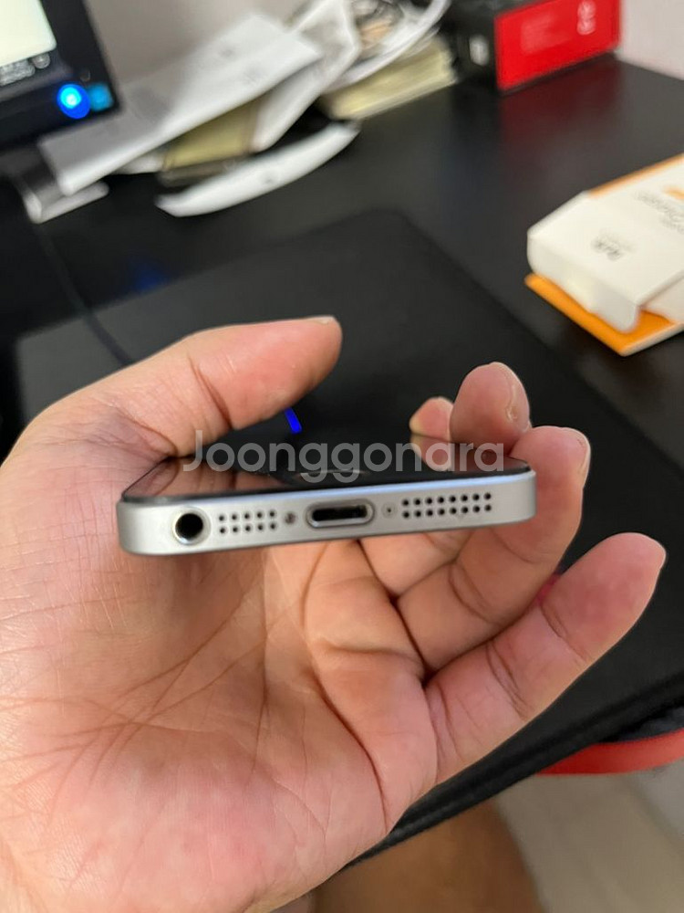 아이폰 SE 1세대 스페이스 그레이 64G A급--4