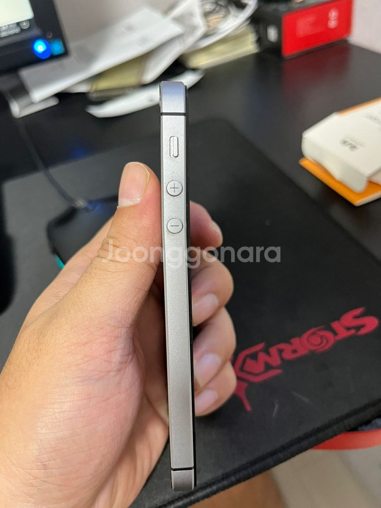 아이폰 SE 1세대 스페이스 그레이 64G A급--6