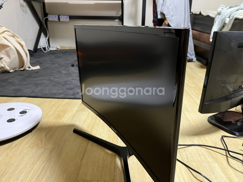 삼성 게이밍 커브드 모니터(144hz)--1