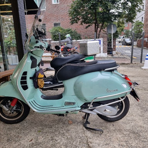 베스파 gts125 민트 2500km 신품급 팝니다