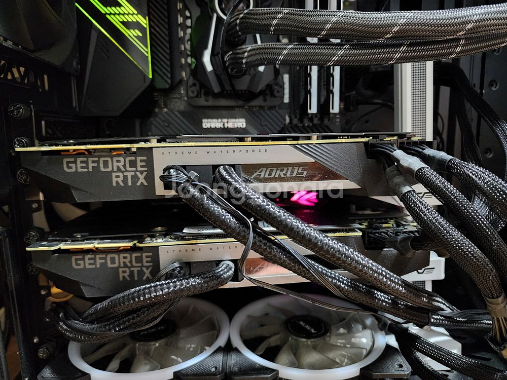 Gigabyte Geforce RTX3090 Aorus--2