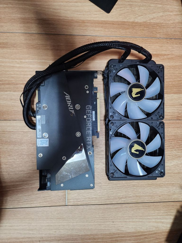 Gigabyte Geforce RTX3090 Aorus--1