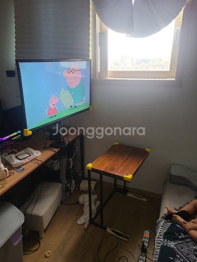 4K UHD 40인치 TV모니터 + 모니터암 팝니다--2