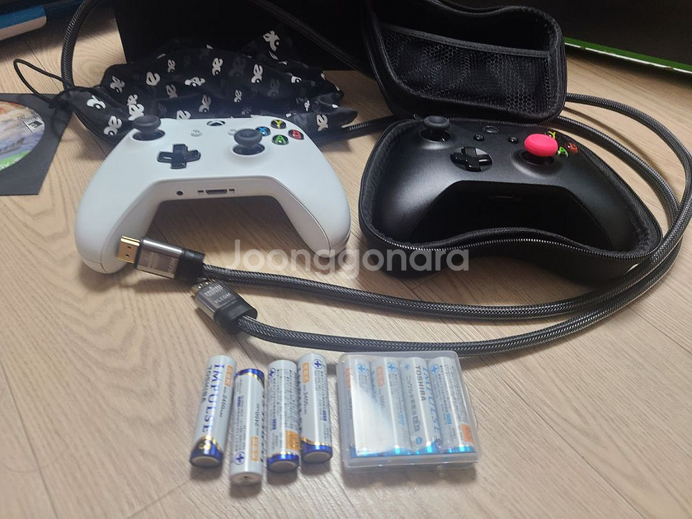 XBOX ONE X 1TB 최고급 액세서리 풀패키지!!--2