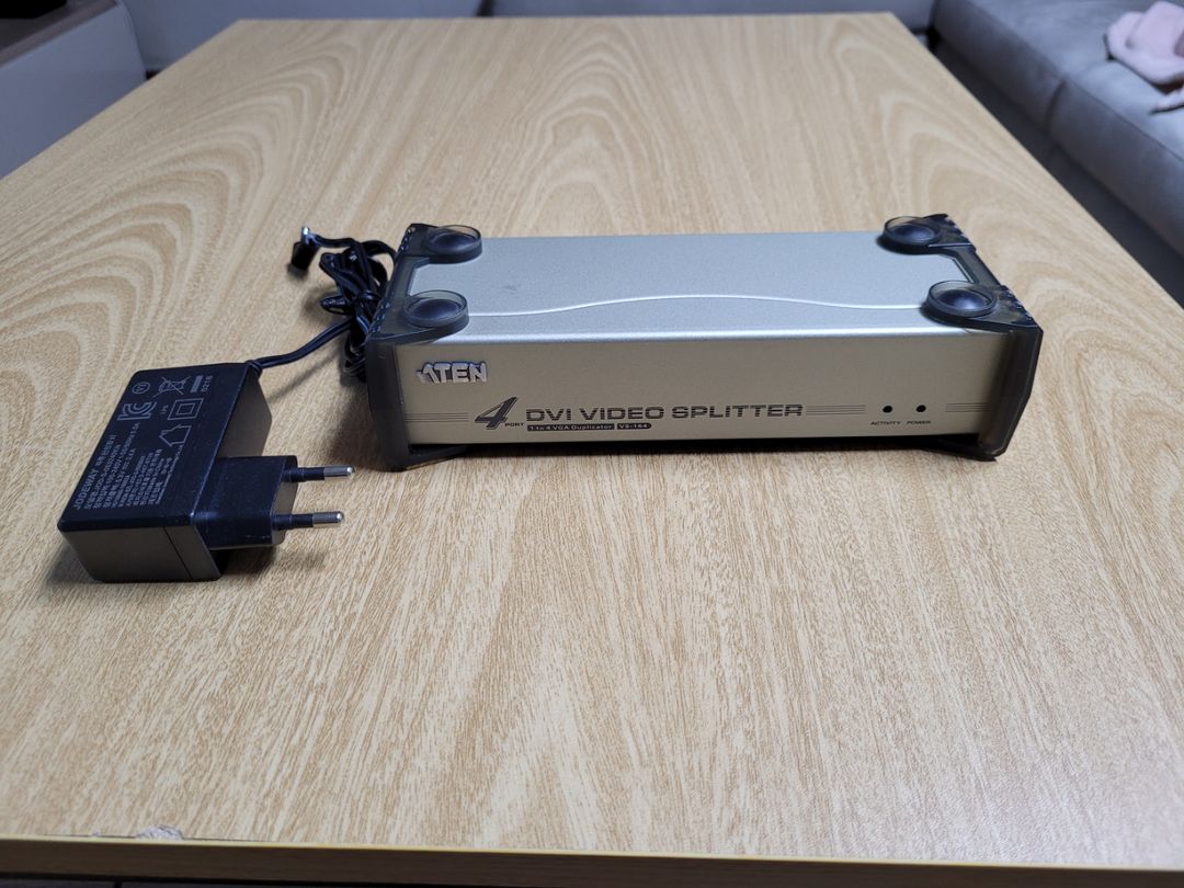 ATEN 4ポート DVIスプリッター VS-164 VS-164 DVI 分配器 4ポート 中古未