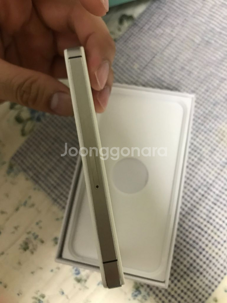 아이폰4S 화이트 판매합니다--3