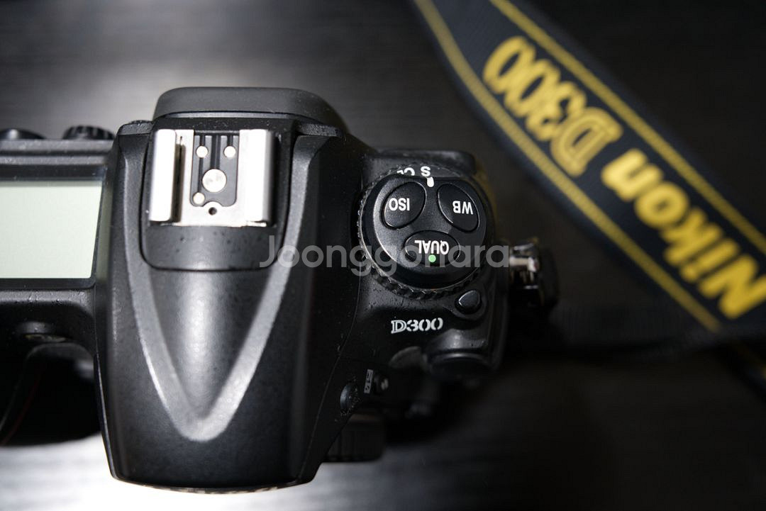 니콘 D300 바디 판매합니다.--5