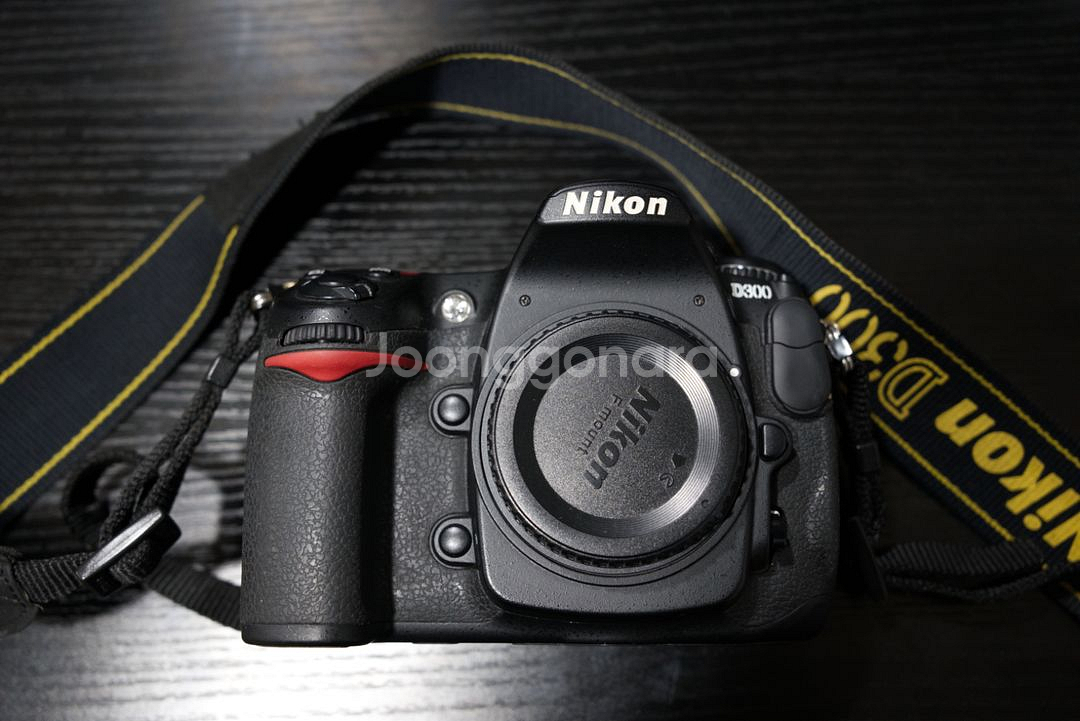 니콘 D300 바디 판매합니다.--6