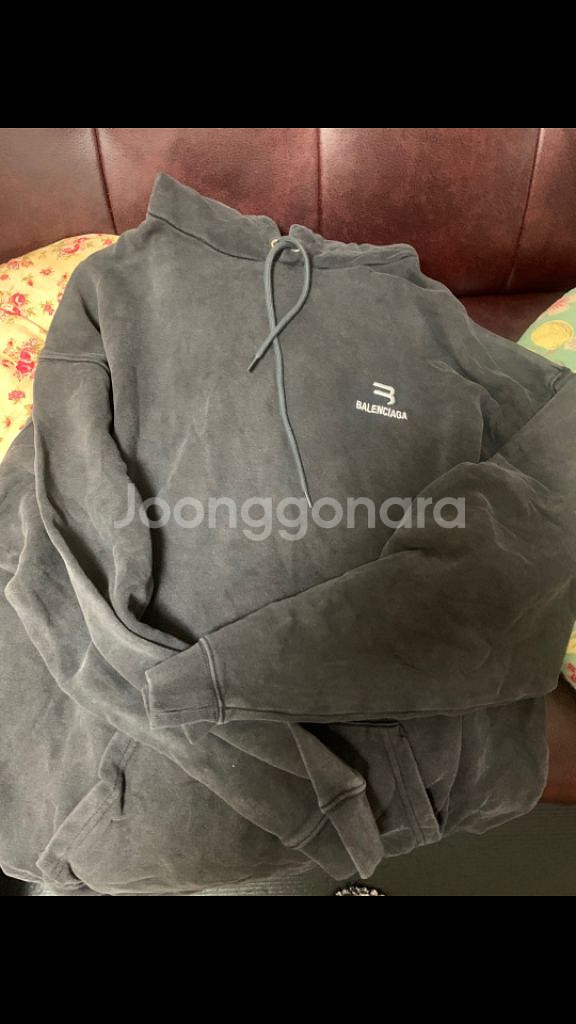 발렌시아가후드티 라지 새제품 판매--1