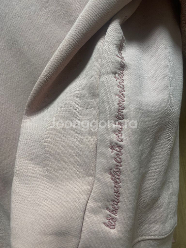 코스모폴리탄줄라이 자수 스웻 피치--1