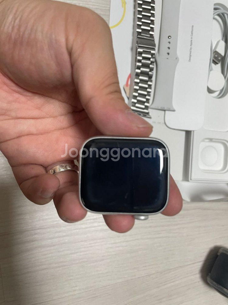 애플워치 se 44mm gps 실버색상 판매합니다~--1