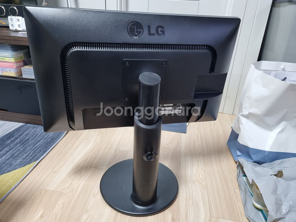 LG 24인치 모니터 높이조절가능 피벗(세로)가능--3