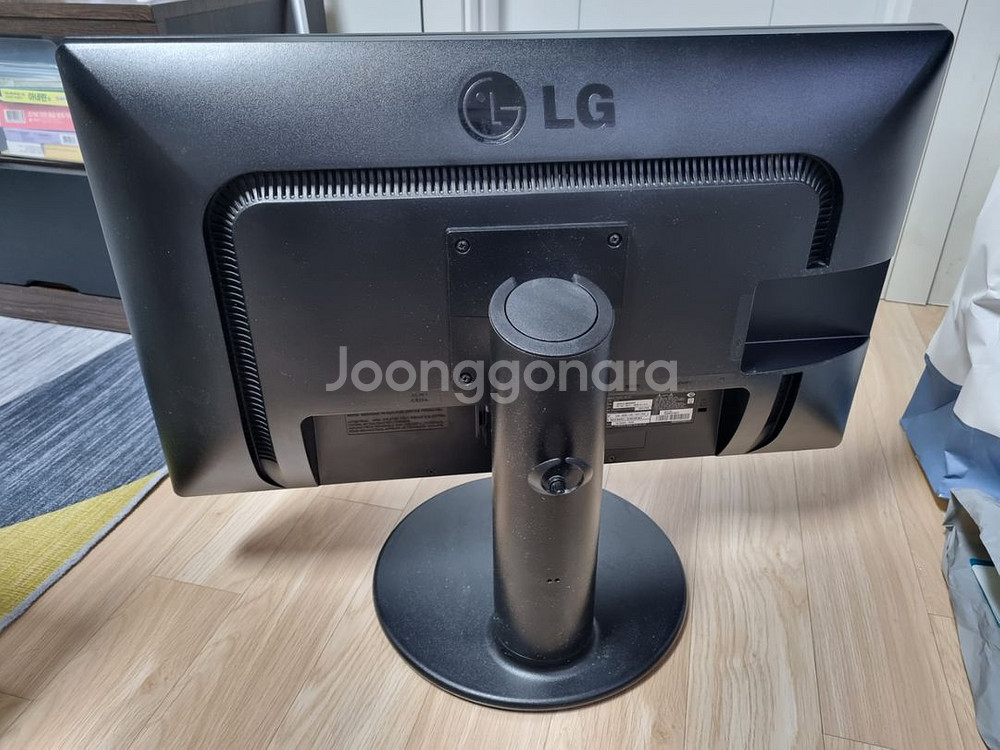 LG 24인치 모니터 높이조절가능 피벗(세로)가능--2