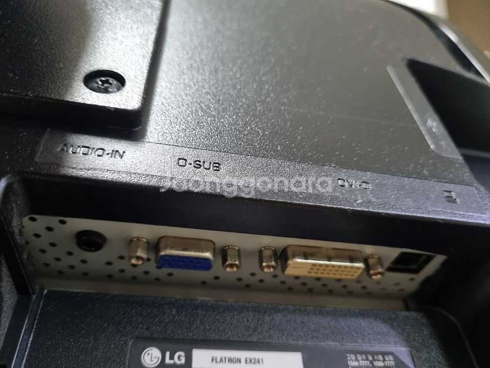 LG 24인치 모니터 높이조절가능 피벗(세로)가능--5