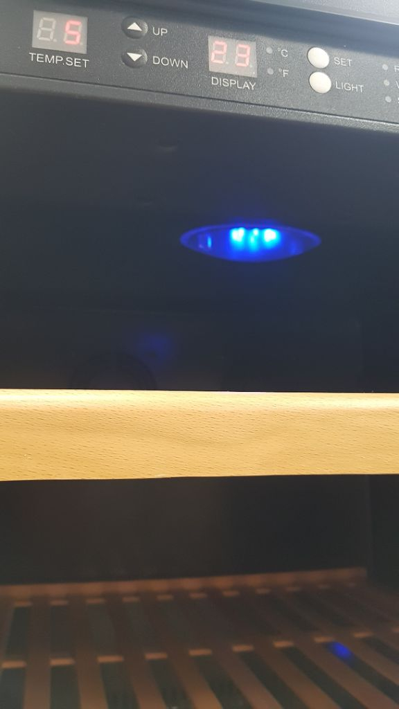 와인냉장고2대-위브,비노케이브 클래식--2