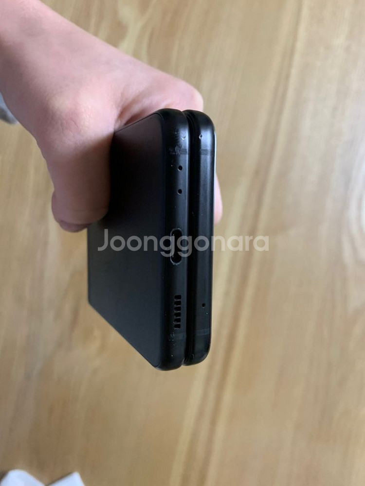 갤럭시제트플립3 급쳐합니다.--3