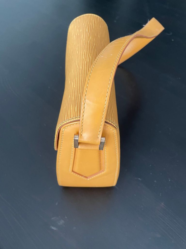 루이비통 예삐 가방 노란색 이미지