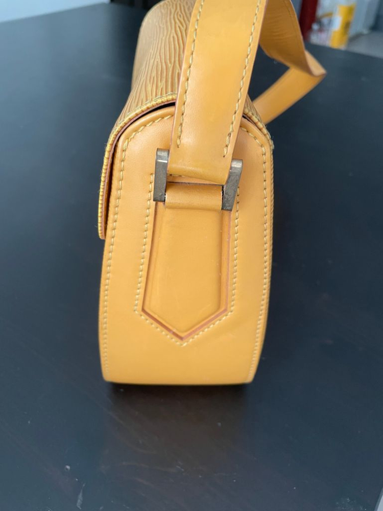 루이비통 예삐 가방 노란색 이미지