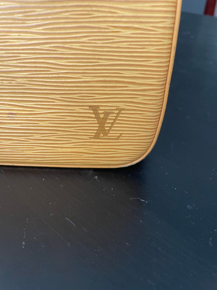 루이비통 예삐 가방 노란색 이미지