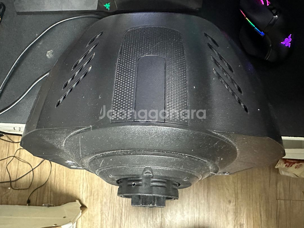 트러스트마스터 t300 rs 베이스만 팝니다.--1