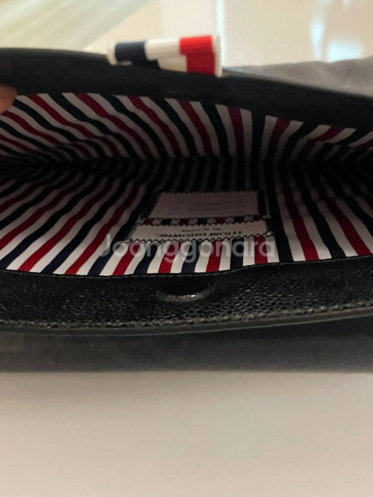 정품 L 톰브라운 페블 삼선 마그네틱 클러치백 L 라지--3