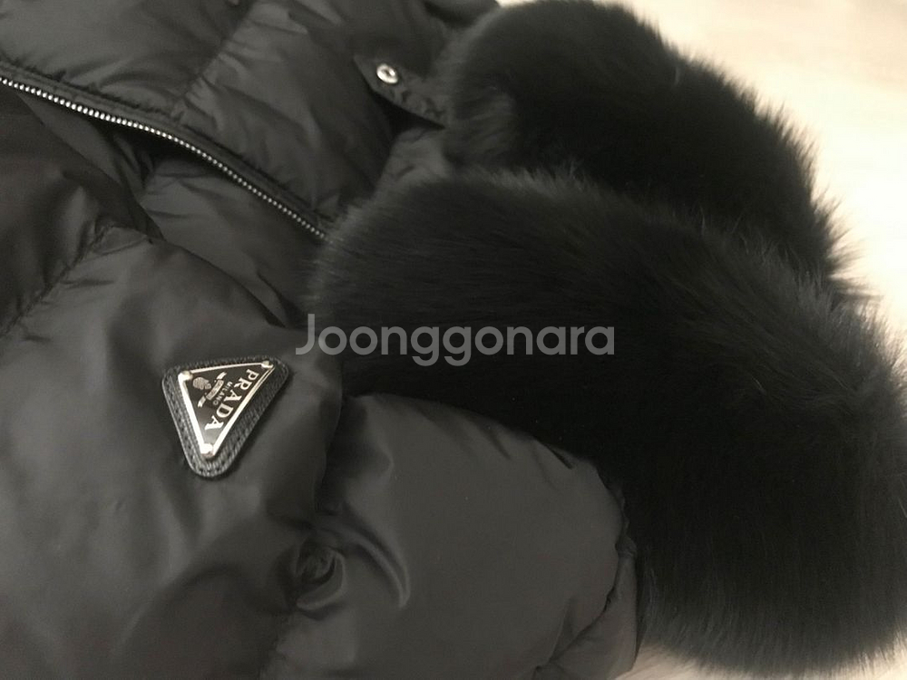 [프라다]폭스 퍼 구스 다운 슬림핏 롱패딩--3