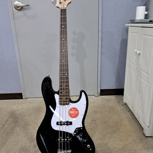 펜더 Squier Jass 베이스 기타