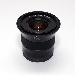 소니E마운트 12mm F2.8 (크롭바디용)칼자이즈렌즈