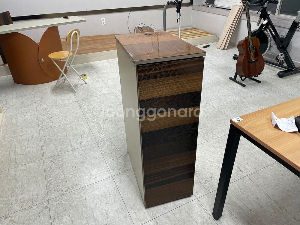 자전거, 고급책상, 수납장, 책장, 화이트보드 일괄 3--1