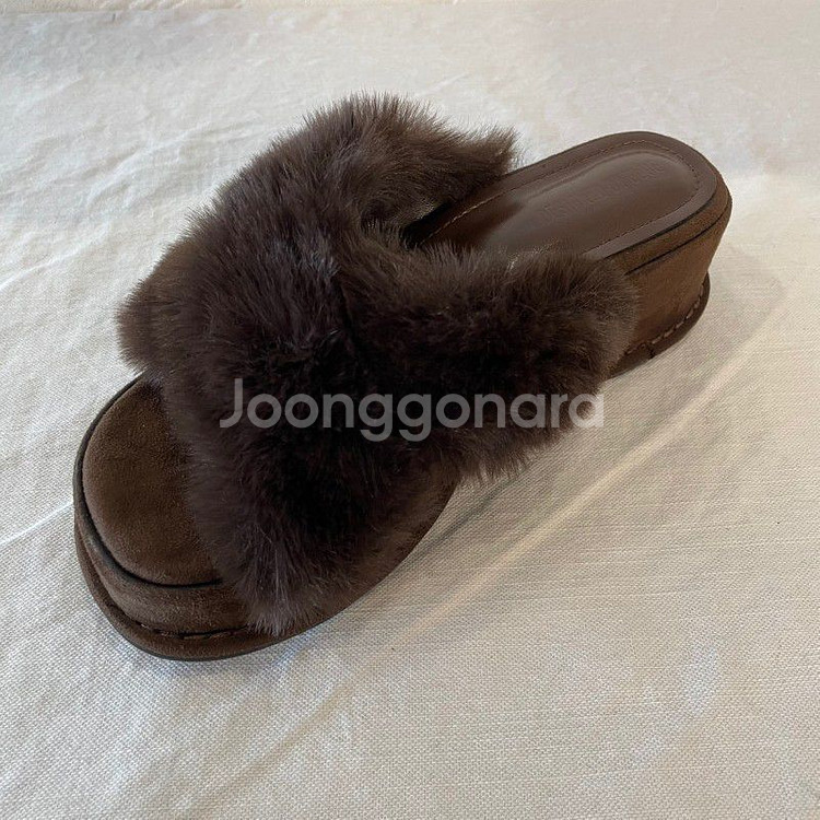 통굽,토끼털,슬리퍼,어그,230,240,250,245--9