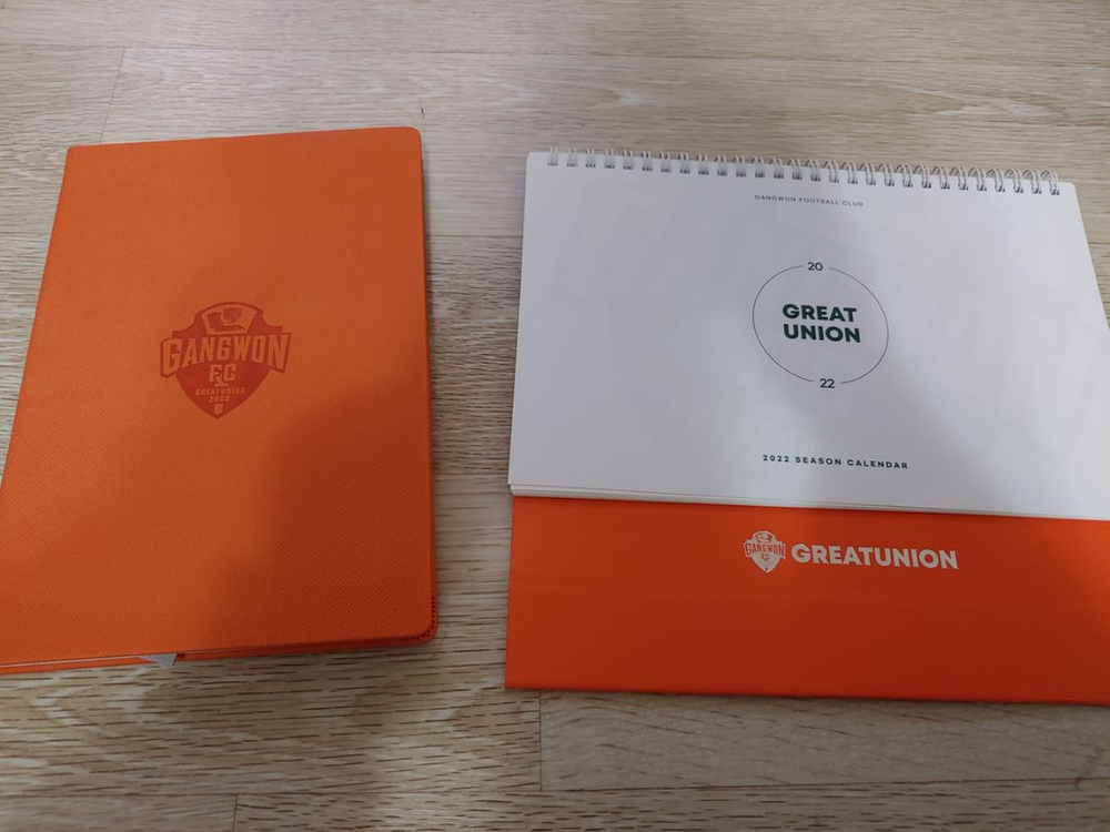 강원fc 2022 탁상 달력 노트 팔아요!--0