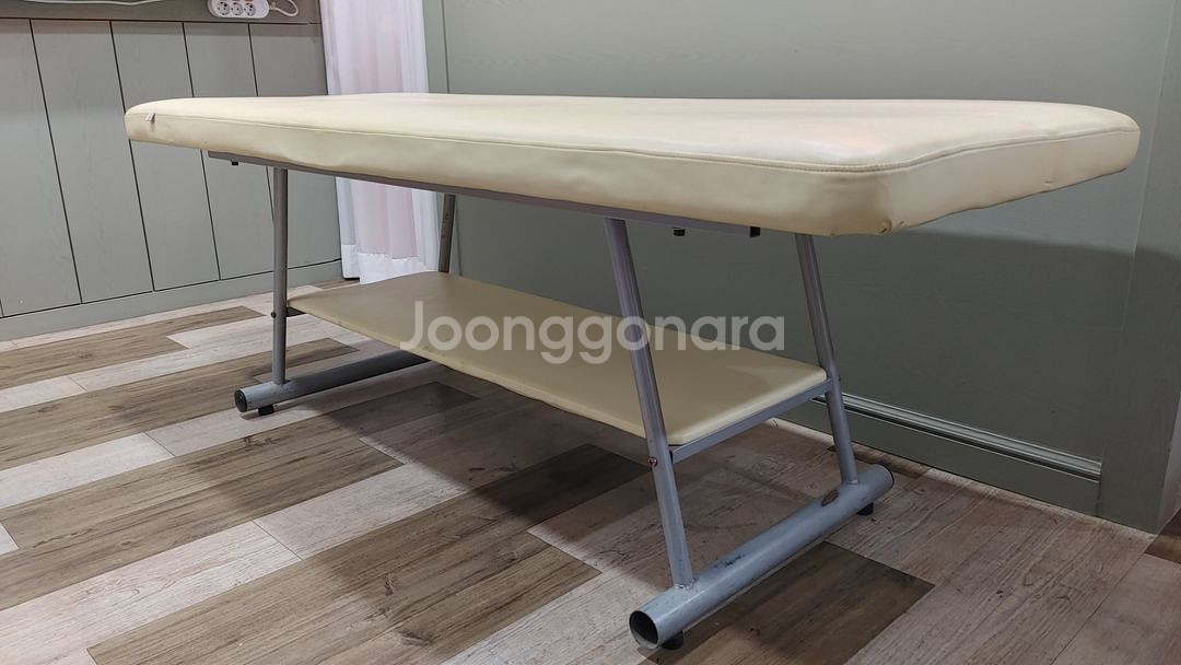 견고하고 깨끗한 시술침대 무료나눔 합니다--0