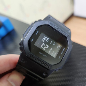 지샥 DW-5600BB