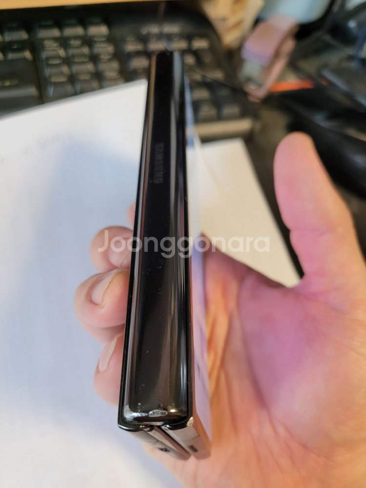 갤폴드2 256G 블랙 자급제 단말기입니다.--4
