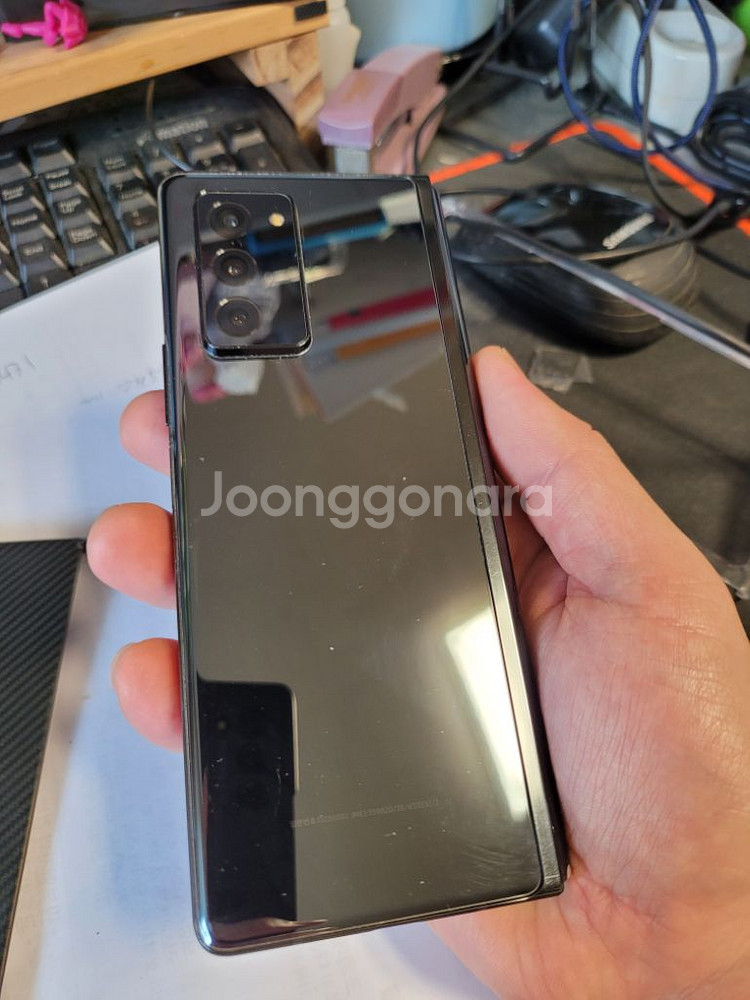 갤폴드2 256G 블랙 자급제 단말기입니다.--8