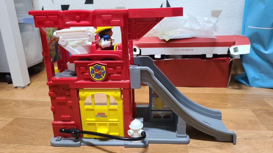 피셔프라이스 리틀피플 소방차놀이--1