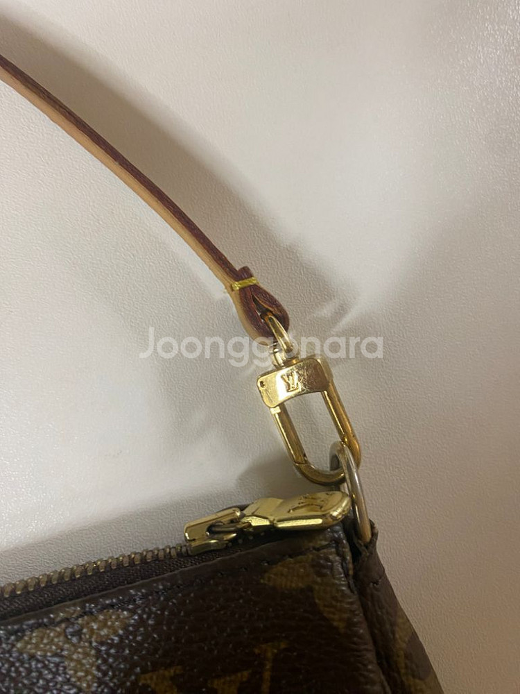 정품 루이비통 포치백 구 악세수아(오늘만급처)--1