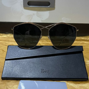 새상품 Dior 디올 스텔레어 선글라스 팝니다