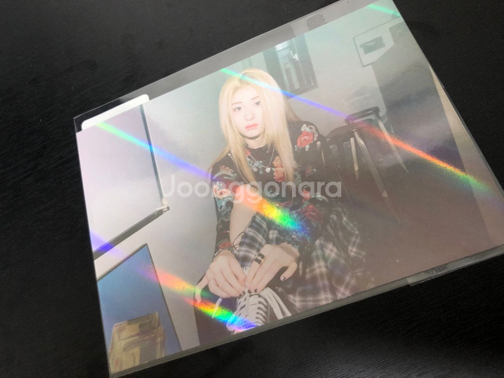 르세라핌 미니2집 앨범+허윤진 홀로그램 엽서--1